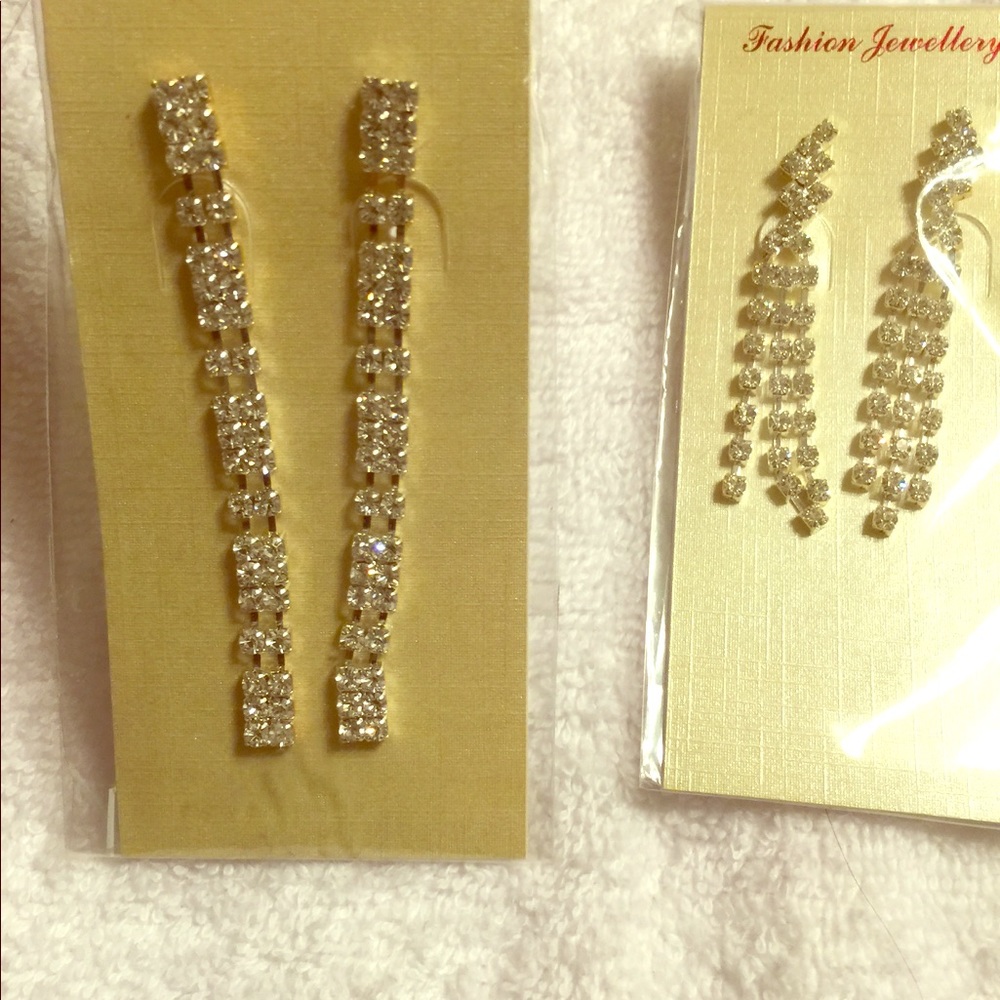 2 pairs of Rehinstone earrings